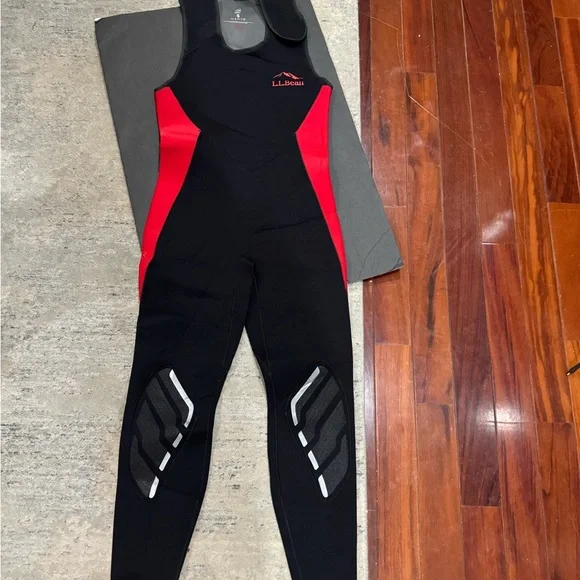LL Bean Men's Wetsuit Superstretch Titanium Farmer John size Small black/red NWT